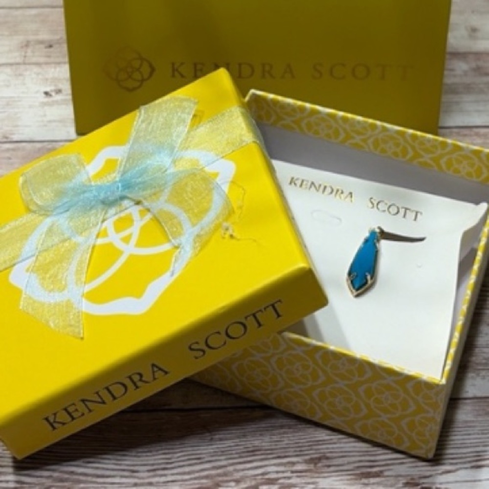 Kendra Scott Yellow Gift Set with Blue Pendant